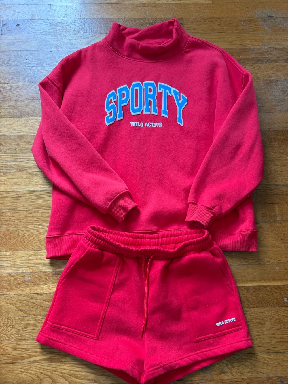 Sporty Wilo Active Red mock neck women’s Sweatshirt and Shorts Set size small